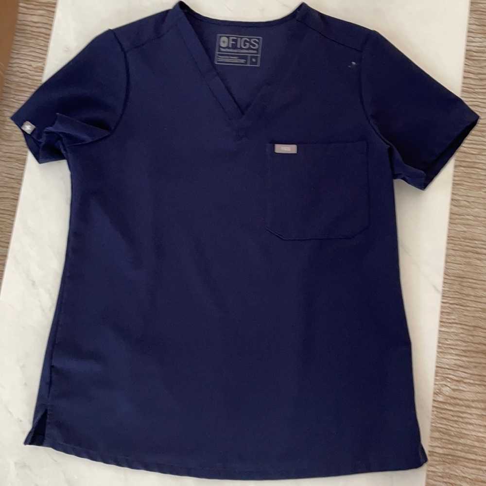 Figs one pocket small top